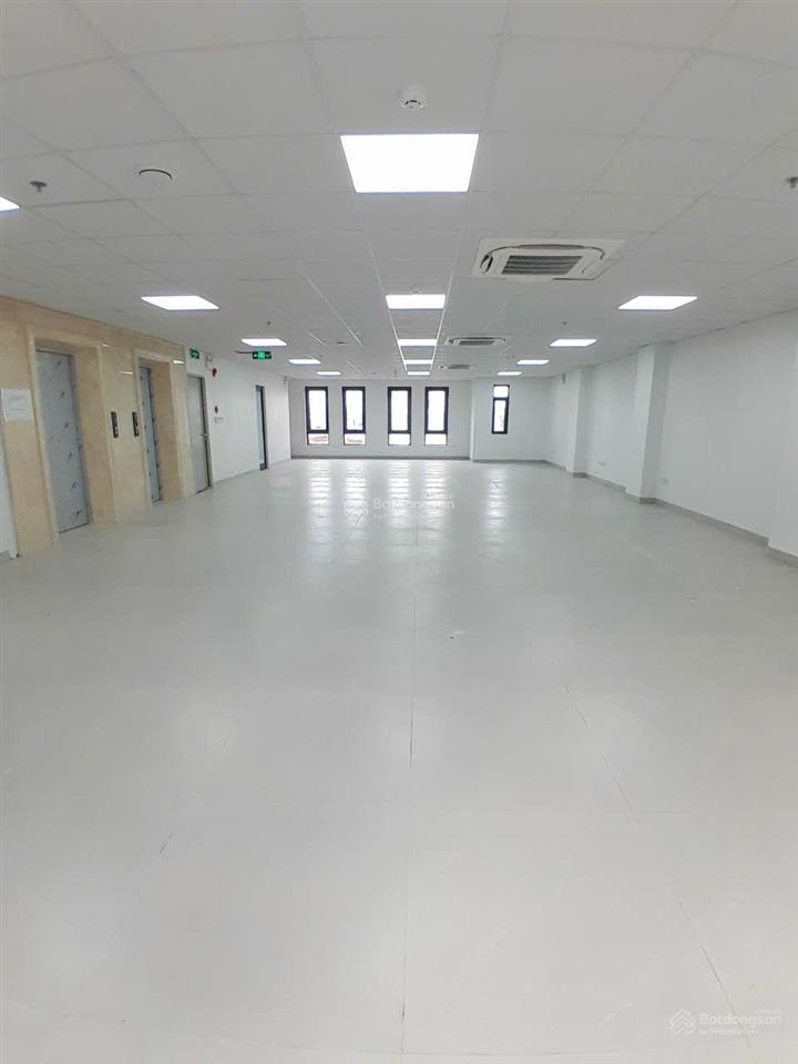 Cho thuê sàn văn phòng 150m2 tại hoàng cầu