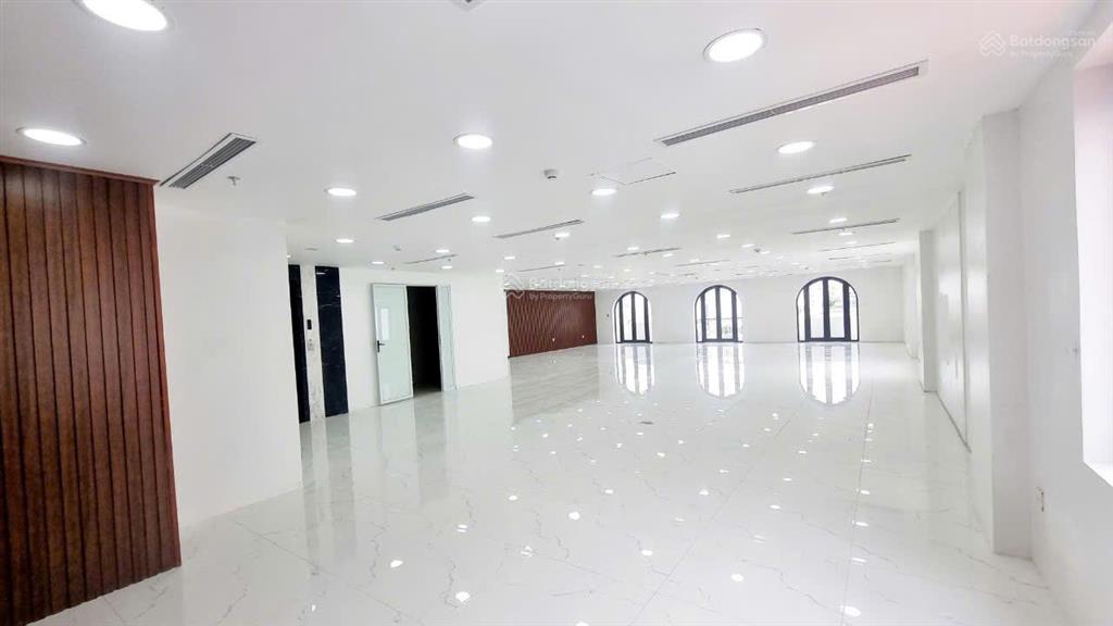 Chính chủ cho thuê văn phòng 240m2 tại hòa mã