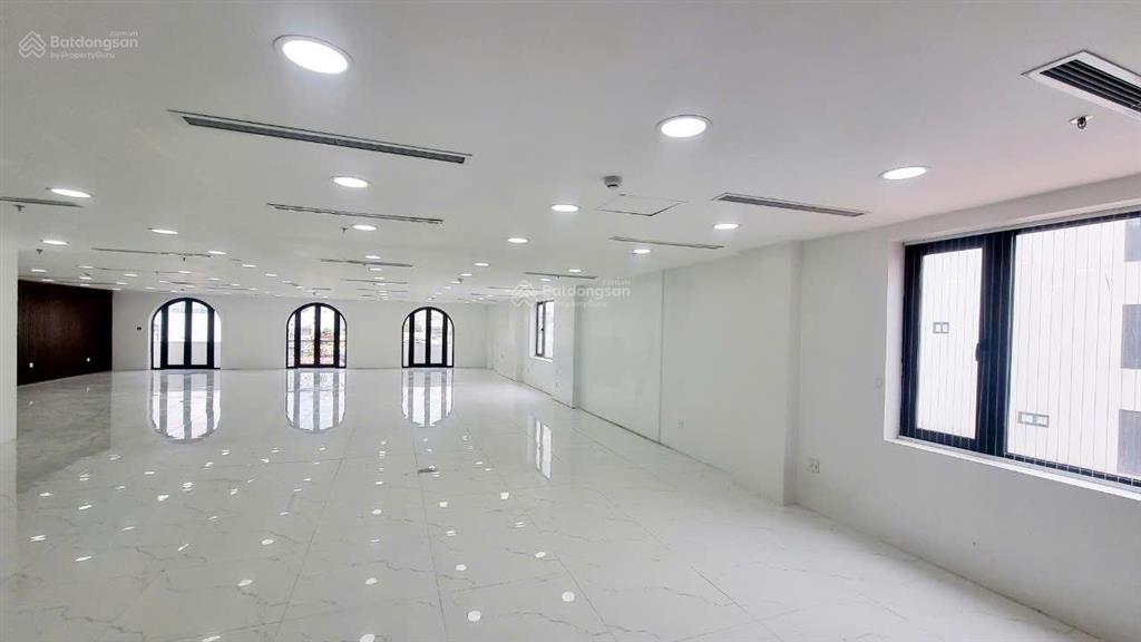 Chính chủ cho thuê văn phòng 240m2 tại hòa mã