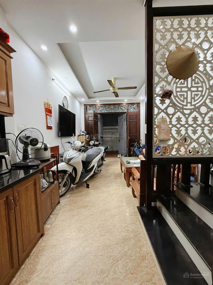 Chỉ 5,4 tỷ có nhà 30m2 5 tầng tại xuân đỗ  cự khối  long biên sổ phân lô hiếm