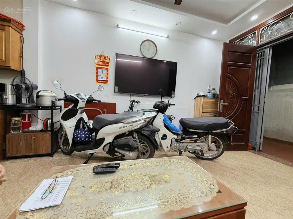 Chỉ 5,4 tỷ có nhà 30m2 5 tầng tại xuân đỗ  cự khối  long biên sổ phân lô hiếm