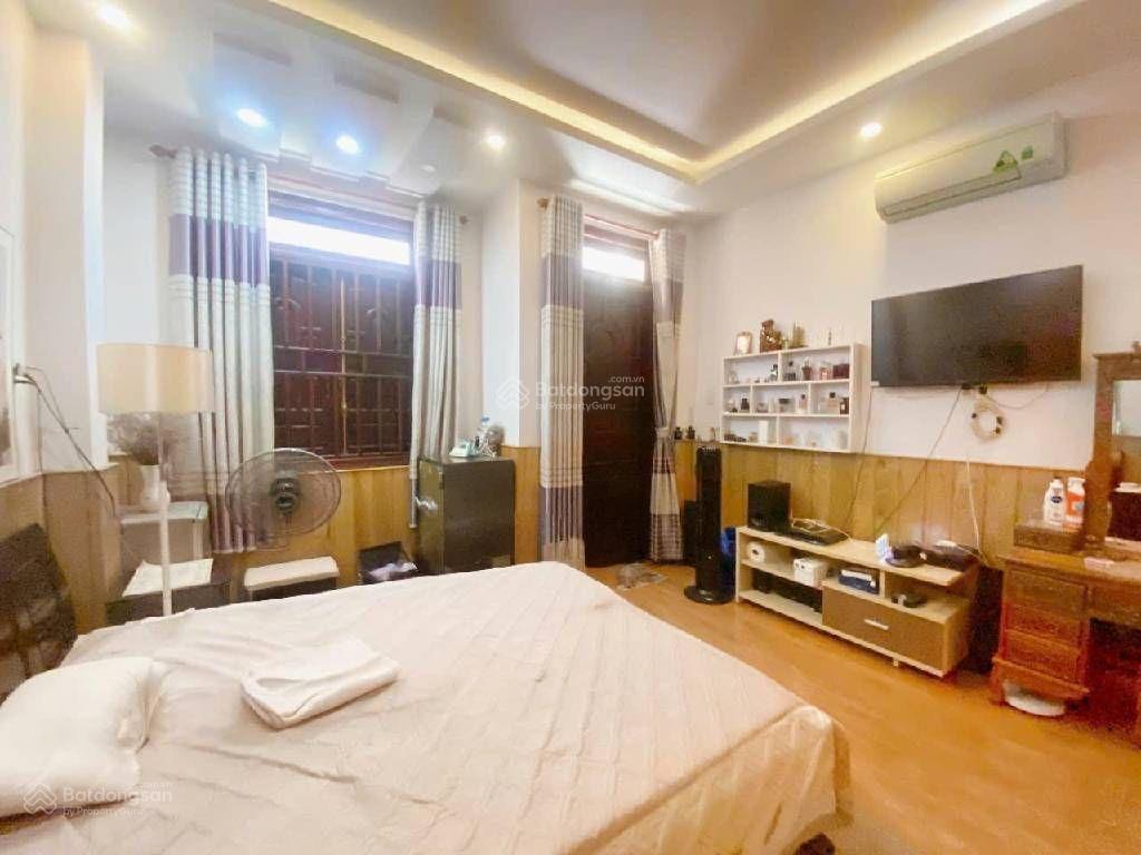 Hẻm 1 hoàng việt xe hơi ngủ trong nhà, khu vip tân bình, 68m2 , 6 pn, xây 4 tầng còn mới đẹp