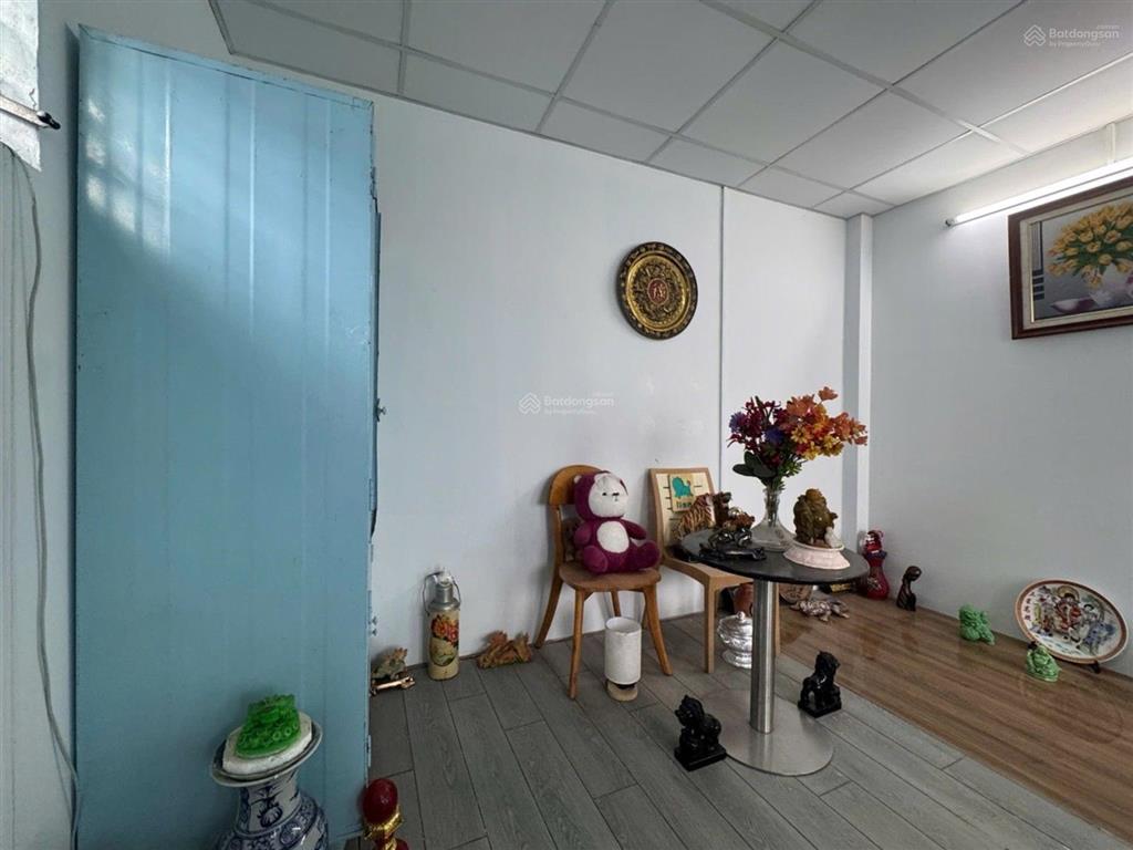 Gần hẻm 357 nguyễn trọng tuyển  3 pn  60m2  nhà ngay trung tâm sát sân bay  80m ra mặt tiền