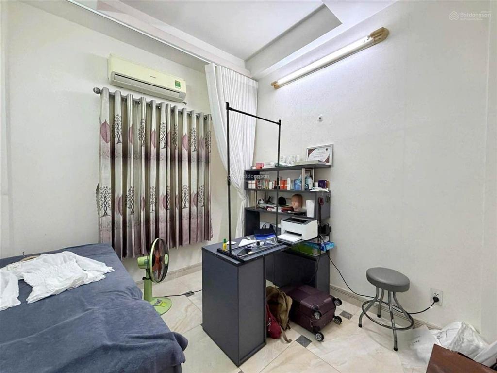 Ngay hẻm 451 tô hiến thành  chỉ 20m ra hẻm xe tải  gần đại học bách khoa  nhà cứng cáp  5pn