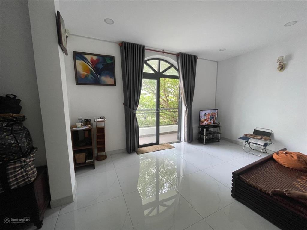 Ô tô đỗ cửa 4 tầng btct ngang lớn 6.1m x 22m. đối diện vincom phan văn trị gò vấp