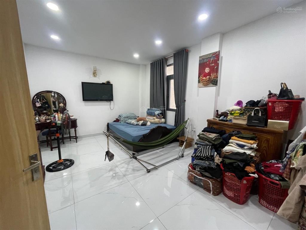 Ô tô đỗ cửa 4 tầng btct ngang lớn 6.1m x 22m. đối diện vincom phan văn trị gò vấp