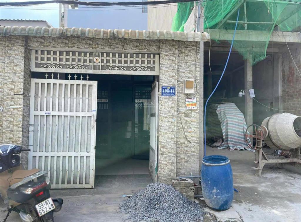 Nhà bình thành xe hơi ngủ ngoài ngủ trong đều được. đường thông thoáng xe hơi quay đầu