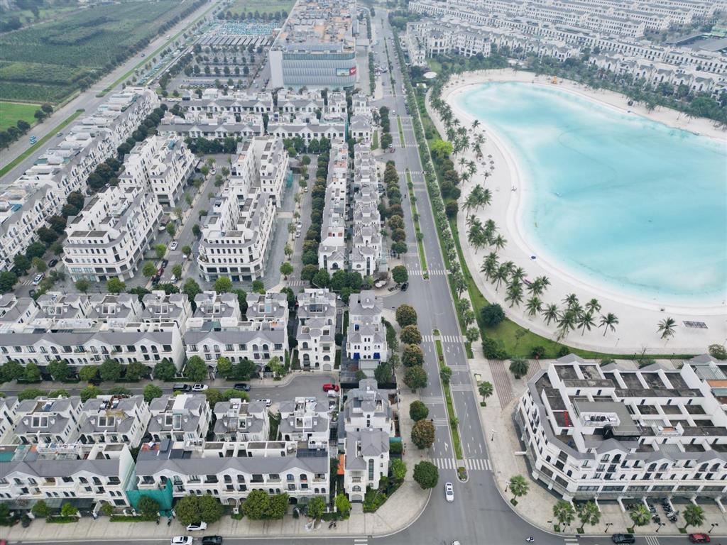 Biệt thự 150m2 đường thông ra hồ lớn, hướng đông nam vinhomes ocaen park 1