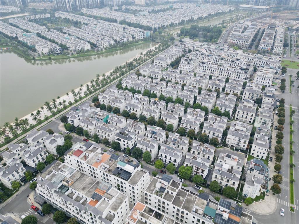 Biệt thự 150m2 đường thông ra hồ lớn, hướng đông nam vinhomes ocaen park 1