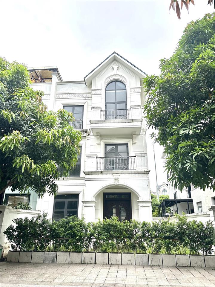 Biệt thự 150m2 san hô 1 mặt hồ chủ nhà gấp bán giá tốt