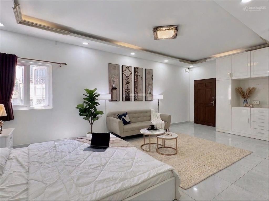 Studio siêu rộng một phòng ngủ tách bếp