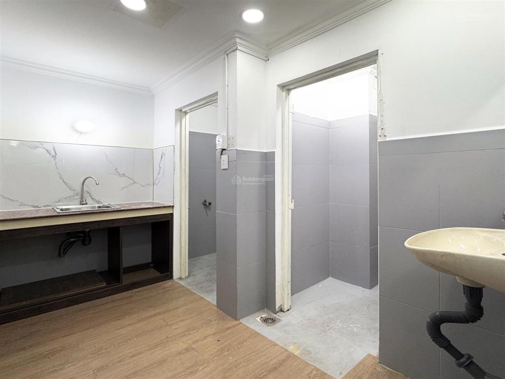 Studio thang máy ngay dưới chân cầu vượt nguyễn thái sơn