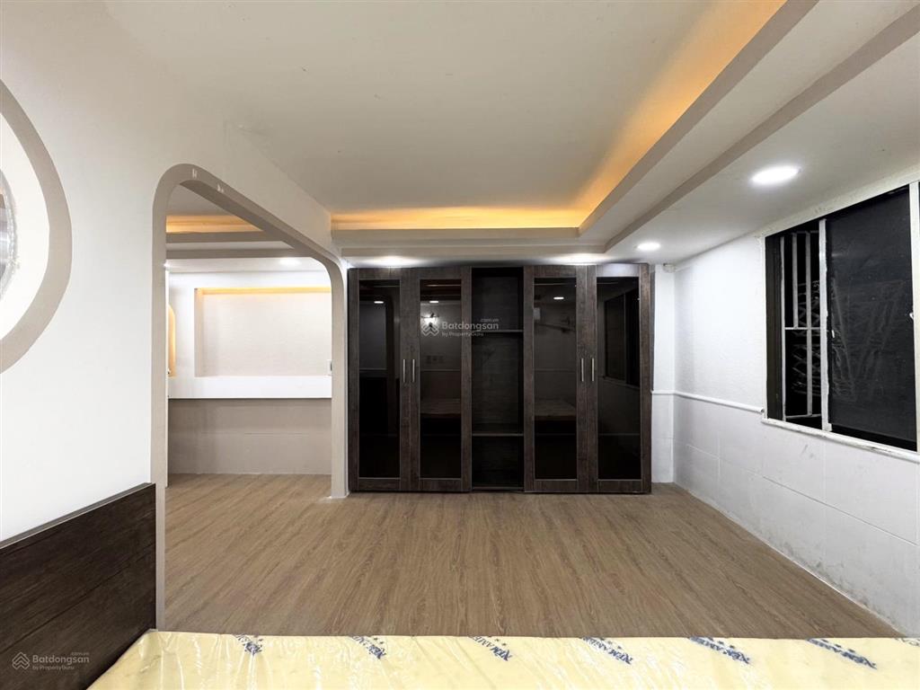 Studio thang máy ngay dưới chân cầu vượt nguyễn thái sơn
