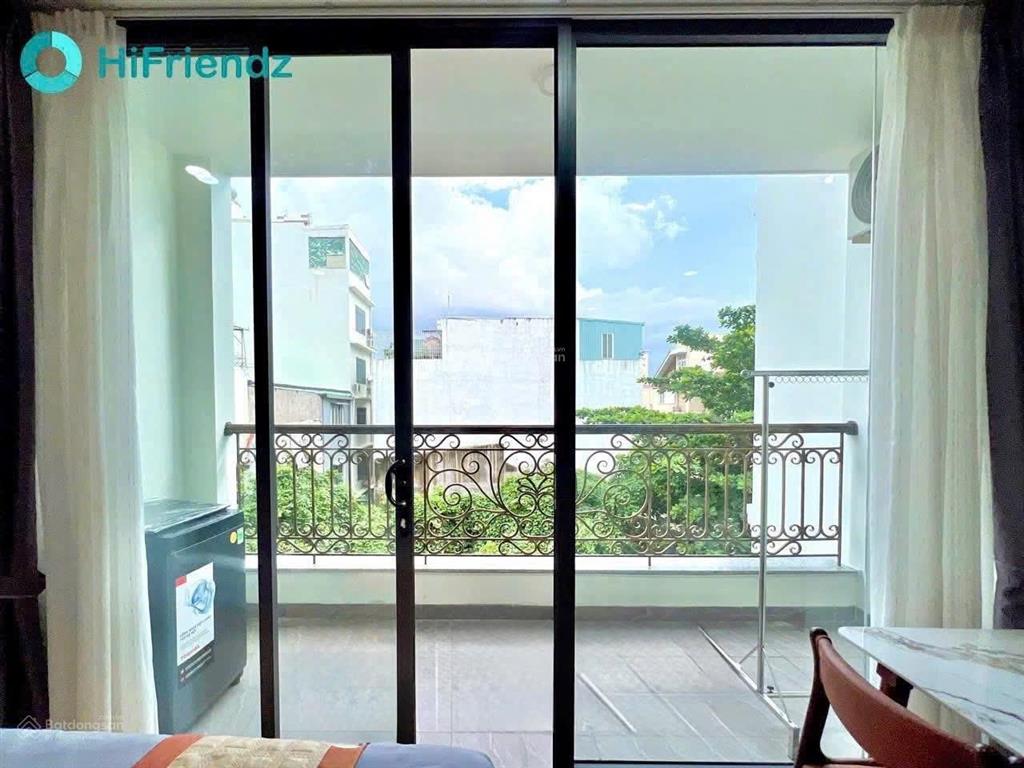 Cho thuê căn hộ studio luxury  nội thất cao cấp  ban công  ngay vincom cộng hoà quận tân bình
