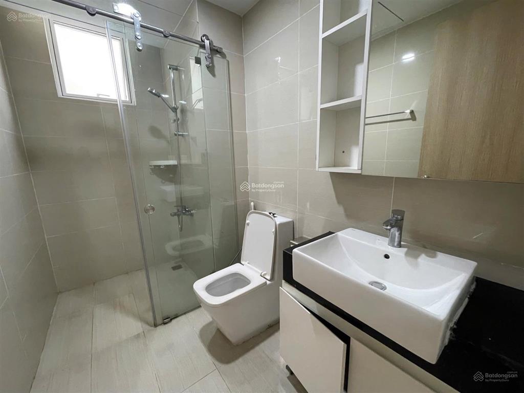 Cho thuê nhanh căn hộ res 11,lạc long quân,dt 78m2, 2pn, 2wc.giá chỉ 12,5tr/t rẻ nhất thị trường.