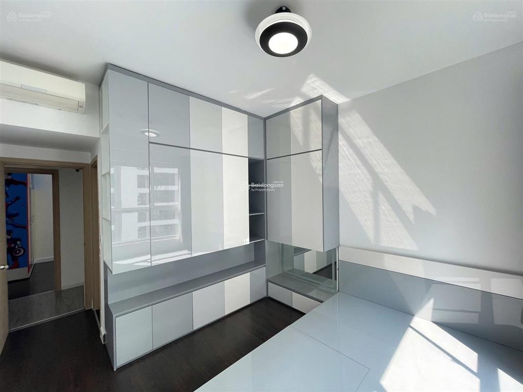 Cho thuê nhanh căn hộ res 11,lạc long quân,dt 78m2, 2pn, 2wc.giá chỉ 12,5tr/t rẻ nhất thị trường.