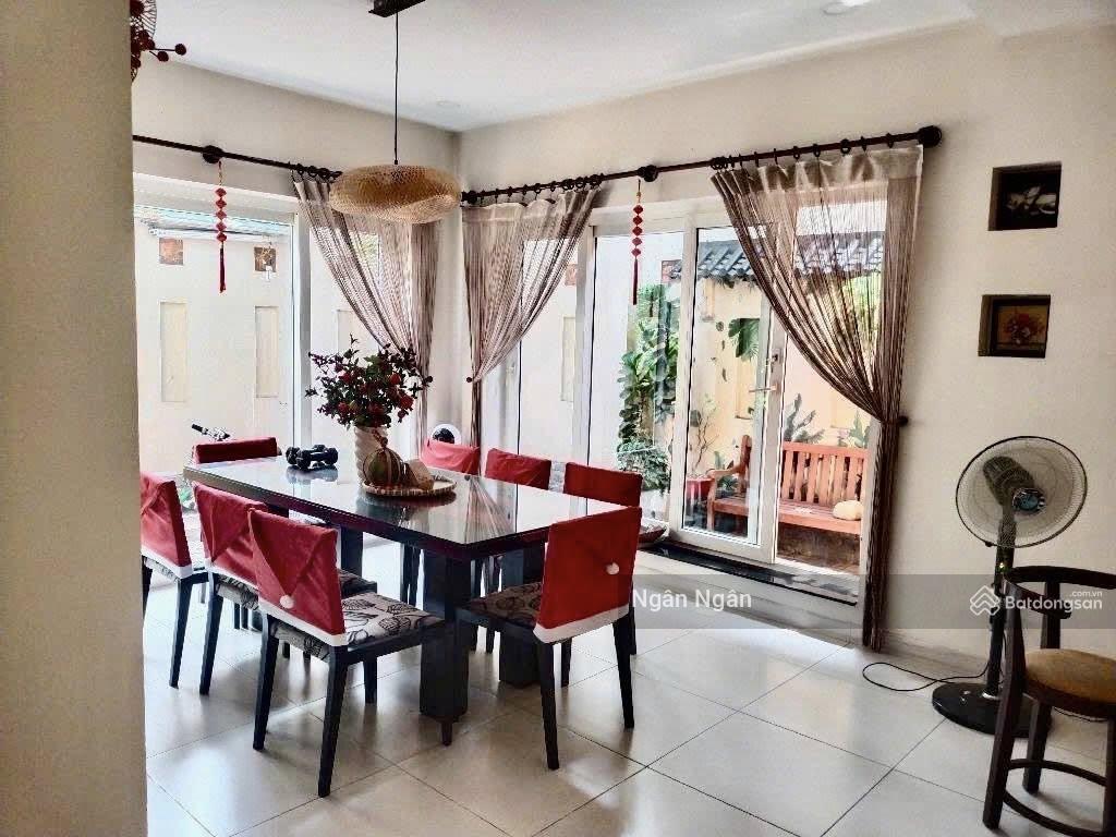 Bán nhà (10x19m) 190m2 gần bệnh viện, nằm ngay chợ bờ ngựa, đang cho thuê 25 triệu giá 2.500 triệu