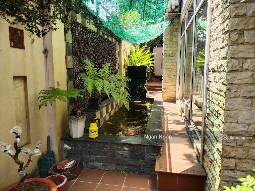 Bán nhà (10x19m) 190m2 gần bệnh viện, nằm ngay chợ bờ ngựa, đang cho thuê 25 triệu giá 2.500 triệu