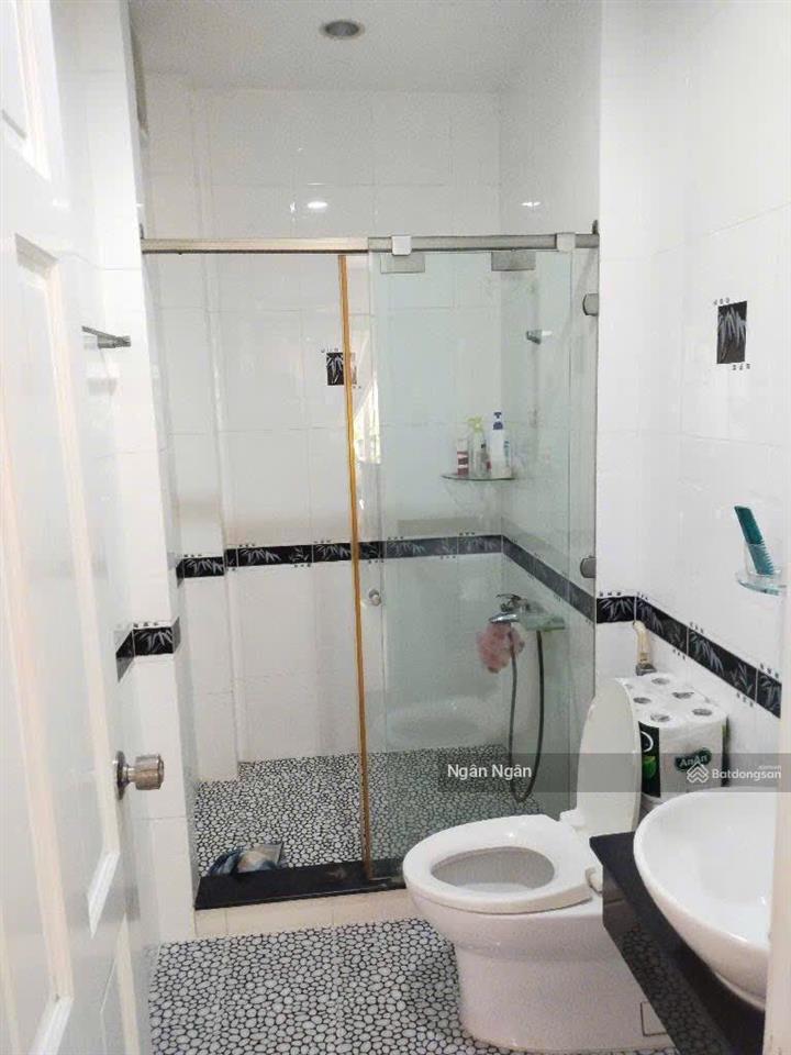 Bán nhà (10x19m) 190m2 gần bệnh viện, nằm ngay chợ bờ ngựa, đang cho thuê 25 triệu giá 2.500 triệu