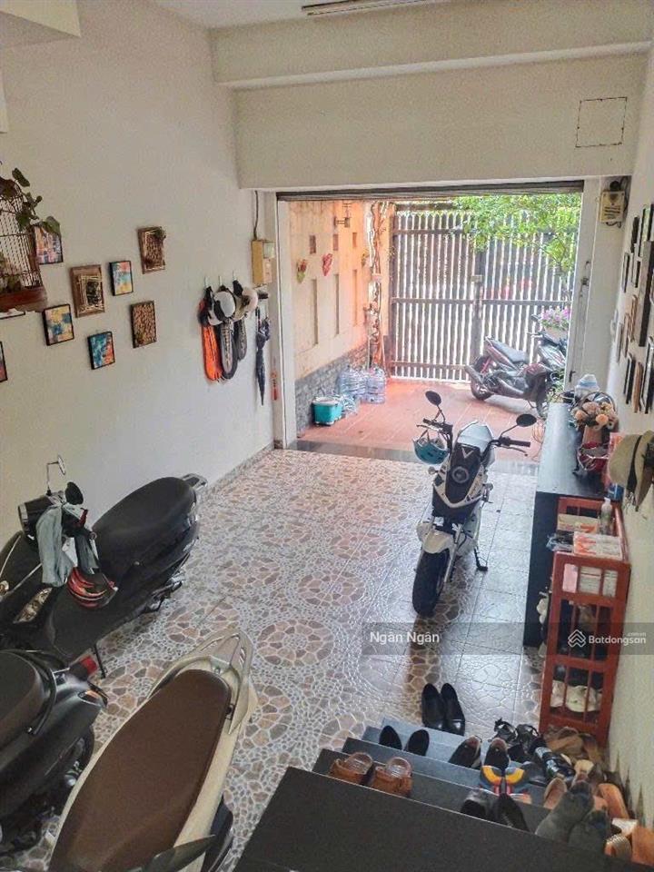 Bán nhà (10x19m) 190m2 gần bệnh viện, nằm ngay chợ bờ ngựa, đang cho thuê 25 triệu giá 2.500 triệu