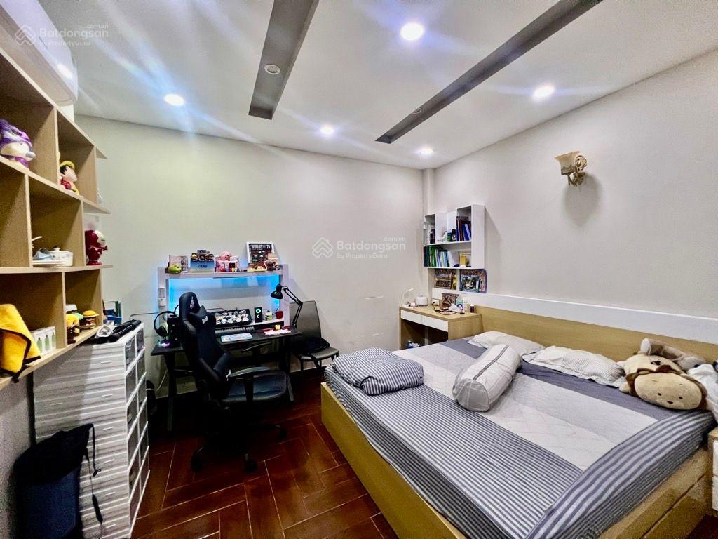 Hàng ngộp  90m2  5tầng  xe hơi vào nhà  sát mặt tiền  nhà đẹp ở liền  giáp dương quảng hàm
