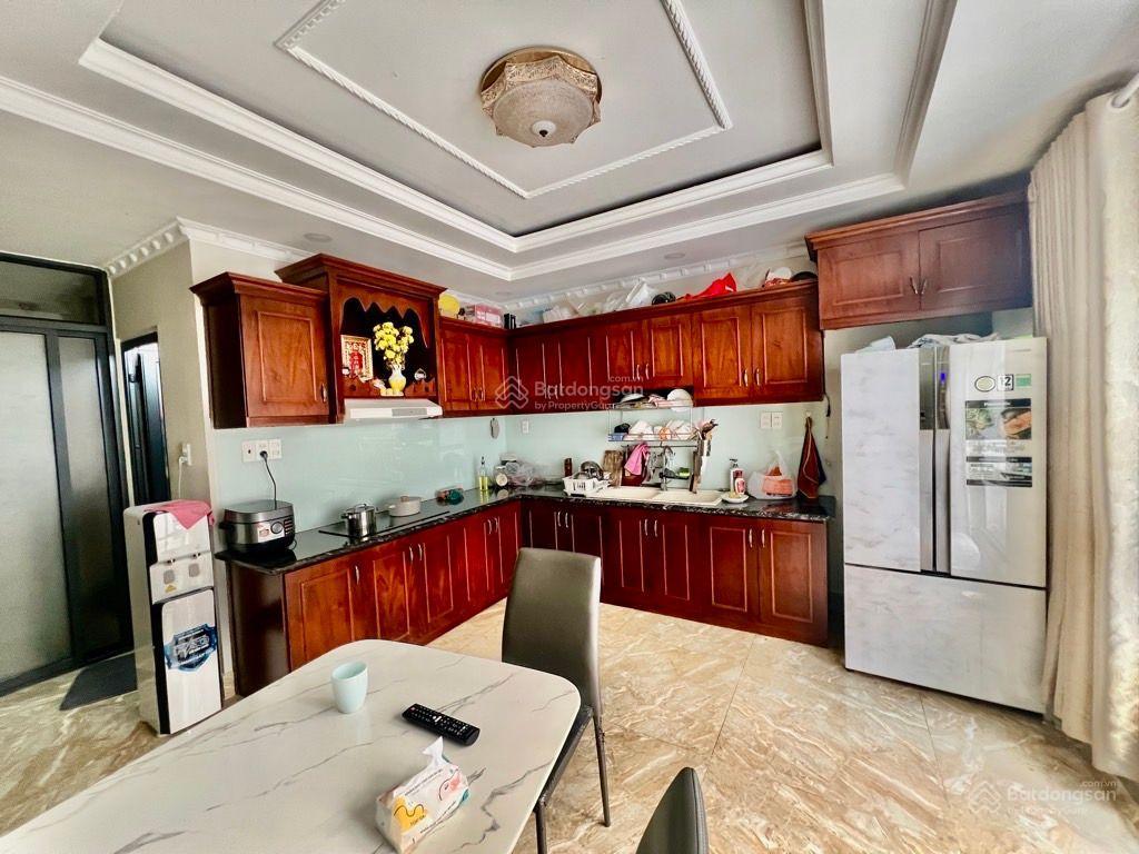Hàng ngộp  90m2  5tầng  xe hơi vào nhà  sát mặt tiền  nhà đẹp ở liền  giáp dương quảng hàm
