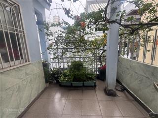 Gấp bán  ngang gần 6m2  3 mặt thoáng  xe hơi tới cửa