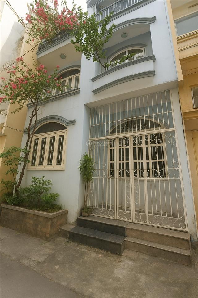 Gấp bán  ngang gần 6m2  3 mặt thoáng  xe hơi tới cửa