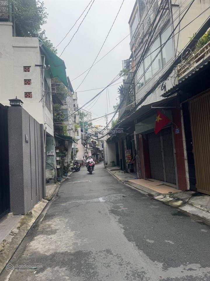 Gấp bán  ngang gần 6m2  3 mặt thoáng  xe hơi tới cửa