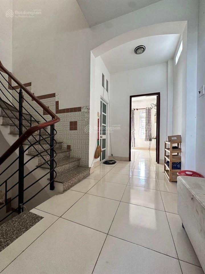 Bán nhà hẻm xe tải  dt 5.5x20m  4 tầng  kèm nội thất cơ bản  ngay thống nhất