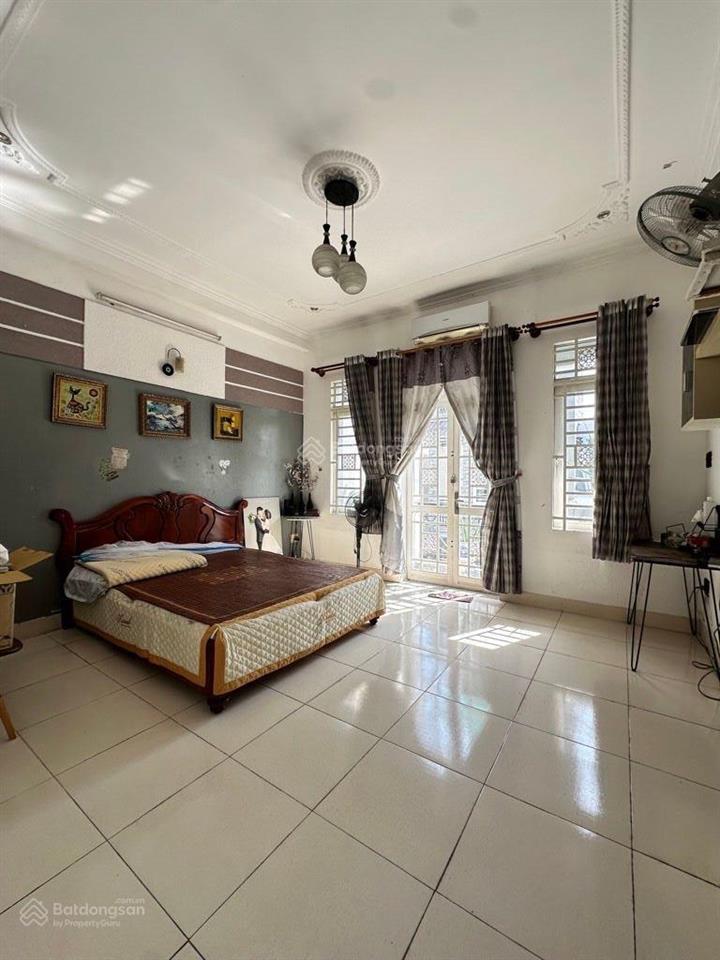 Bán nhà hẻm xe tải  dt 5.5x20m  4 tầng  kèm nội thất cơ bản  ngay thống nhất