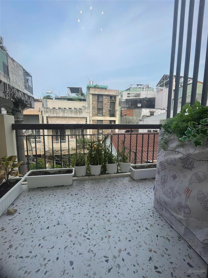 Nhà riêng 3 tầng  3pn  ở ngay phú nhuận  full nội thất