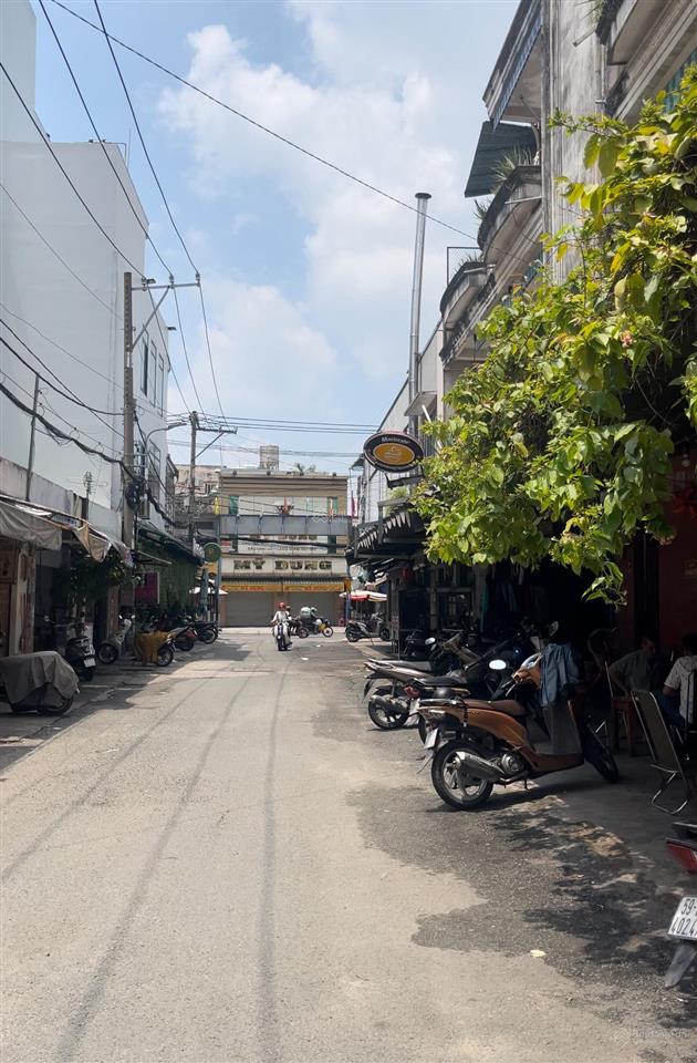 Nhà đẹp 50m 1 trệt 2 lầu sân thượng 4pn hẻm nhựa xe tải thông ô tô ngủ trong nhà  90tr/m2
