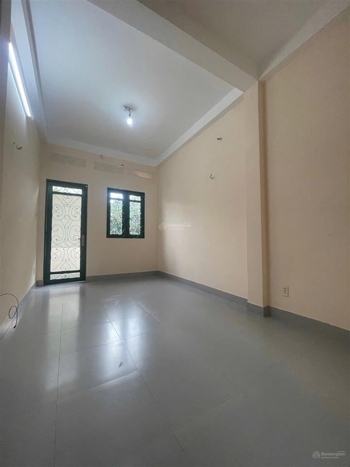 Nhà đẹp 50m 1 trệt 2 lầu sân thượng 4pn hẻm nhựa xe tải thông ô tô ngủ trong nhà  90tr/m2