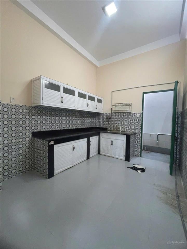 Nhà đẹp 50m 1 trệt 2 lầu sân thượng 4pn hẻm nhựa xe tải thông ô tô ngủ trong nhà  90tr/m2