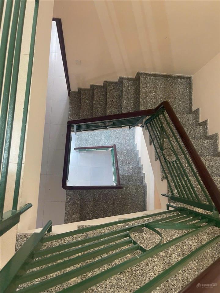 Nhà đẹp 50m 1 trệt 2 lầu sân thượng 4pn hẻm nhựa xe tải thông ô tô ngủ trong nhà  90tr/m2