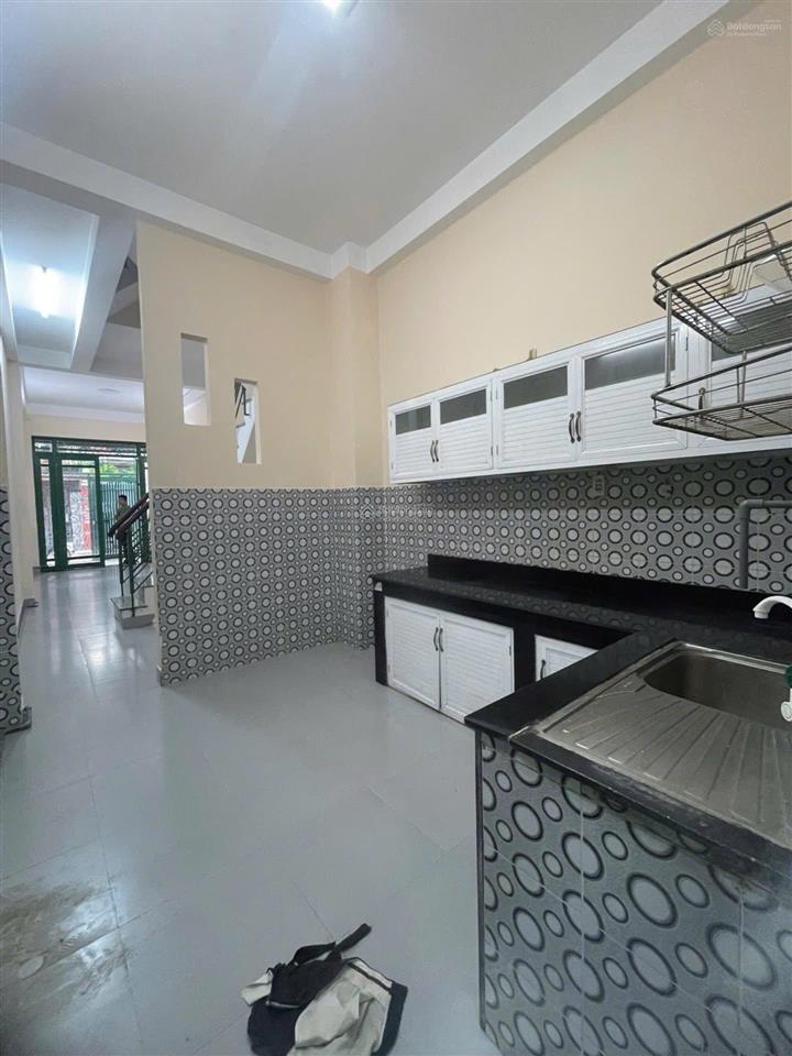 Nhà đẹp 50m 1 trệt 2 lầu sân thượng 4pn hẻm nhựa xe tải thông ô tô ngủ trong nhà  90tr/m2