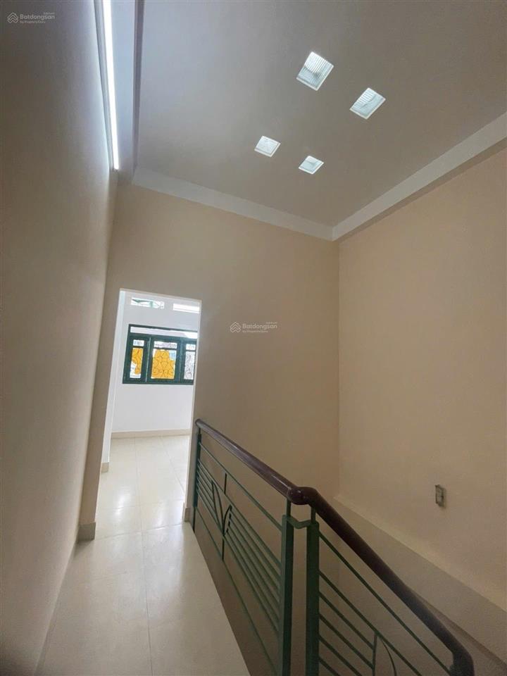 Nhà đẹp 50m 1 trệt 2 lầu sân thượng 4pn hẻm nhựa xe tải thông ô tô ngủ trong nhà  90tr/m2