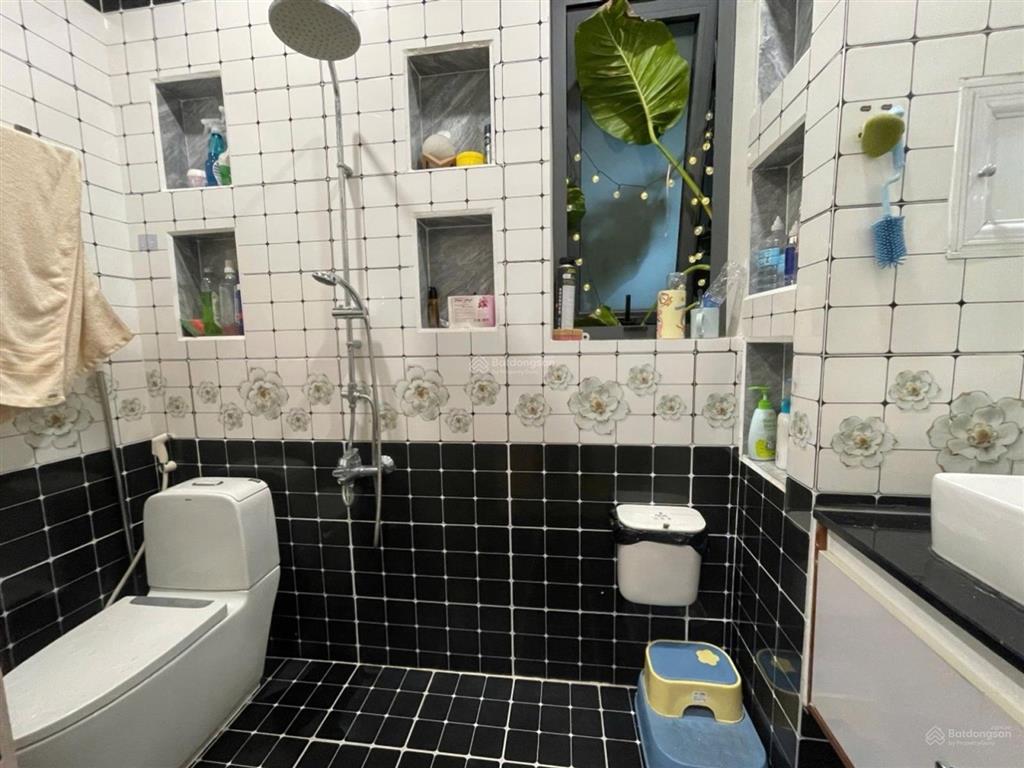 Nhà nguyễn văn đậu hxh sát mặt tiền hiếm 3 mặt hẻm mới ở ngay btct full năng lượng mặt trời