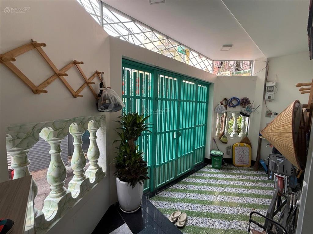 Nhà nguyễn văn đậu hxh sát mặt tiền hiếm 3 mặt hẻm mới ở ngay btct full năng lượng mặt trời