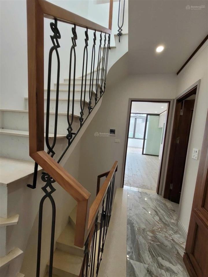 Trương công giai 50m, 7 tầng, thang máy, 2 thoáng, ô tô tránh, ngõ thông, kinh doanh, 24 tỷ