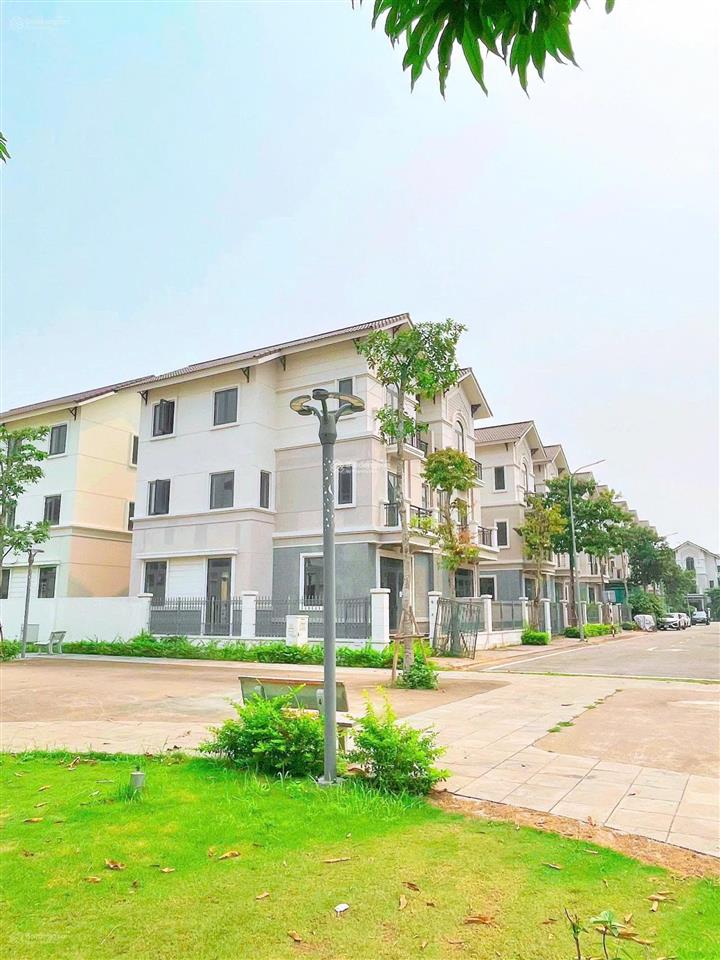 Bán cặp biệt thự song lập dt lớn 135m2, giá chỉ 9,x tỷ/căn khu centa city