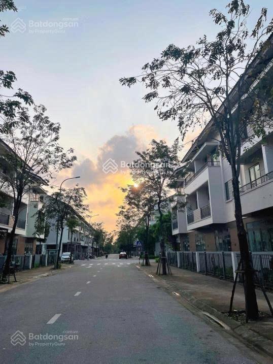 Bán shophouse hướng nam bao thuế phí tại centa city từ sơn