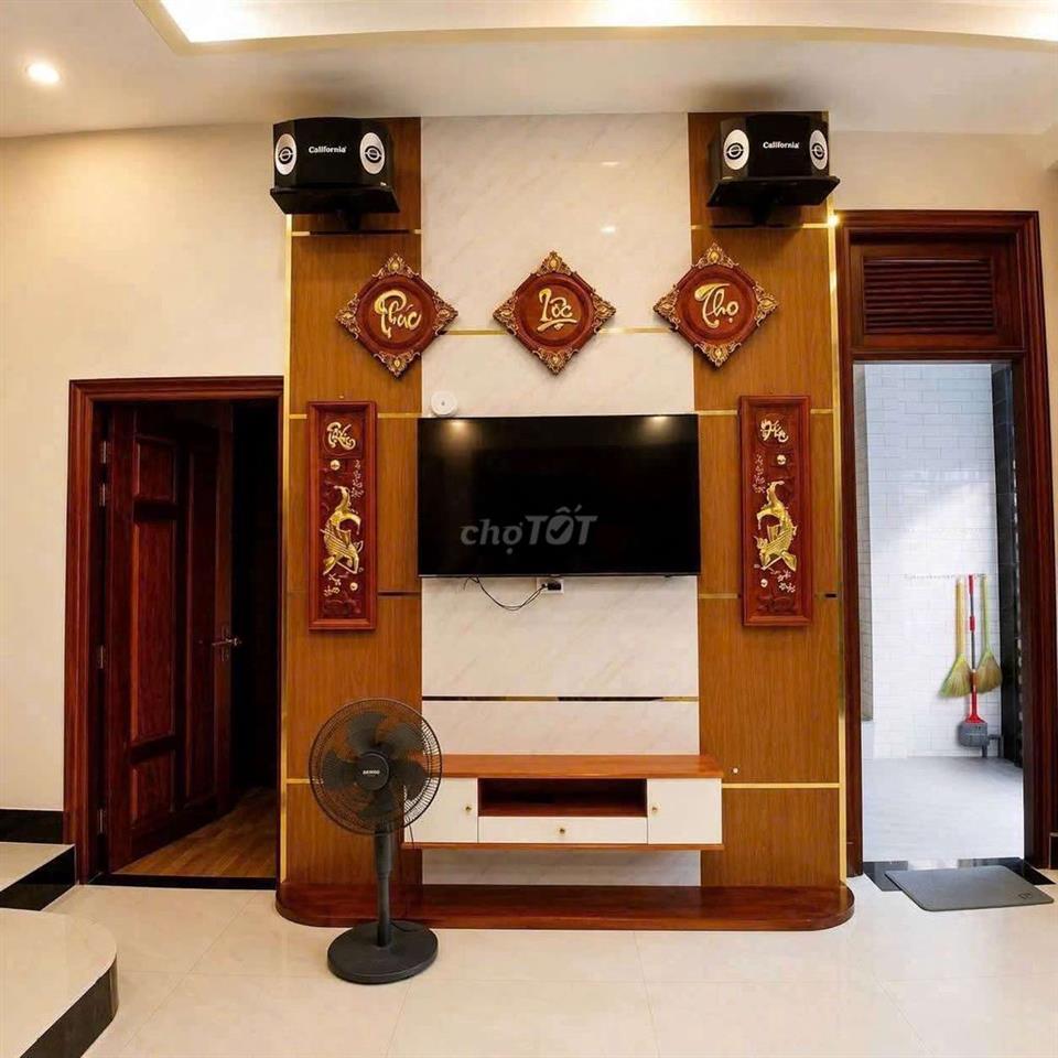 Cho thuê nhà trệt lầu full nội thất xịn, gần đại học y dược