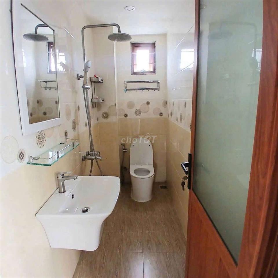 Cho thuê nhà trệt lầu full nội thất xịn, gần đại học y dược
