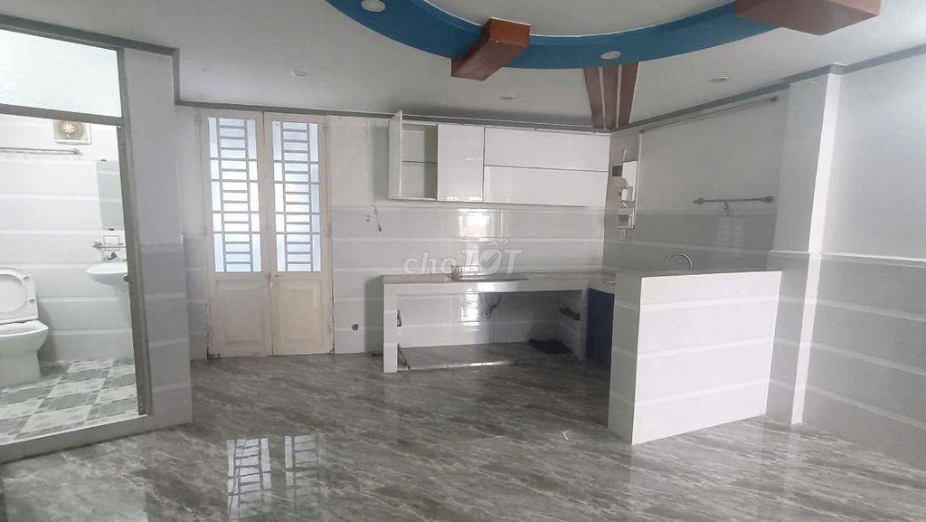 Cho thuê nhà mặt tiền Huỳnh Cương 3PN 3WC giá rẻ