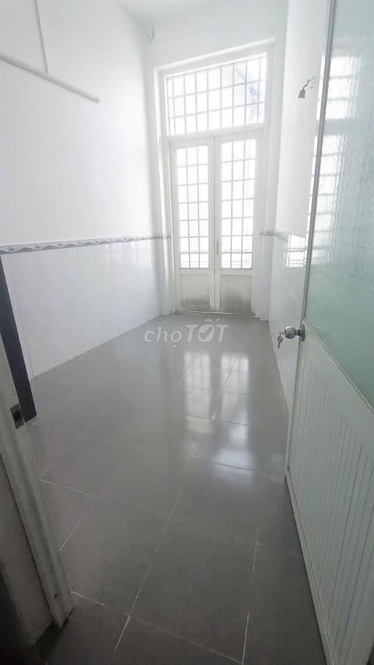 Cho thuê nhà mặt tiền Huỳnh Cương 3PN 3WC giá rẻ