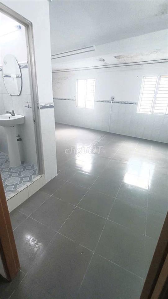 Cho thuê nhà mặt tiền Huỳnh Cương 3PN 3WC giá rẻ