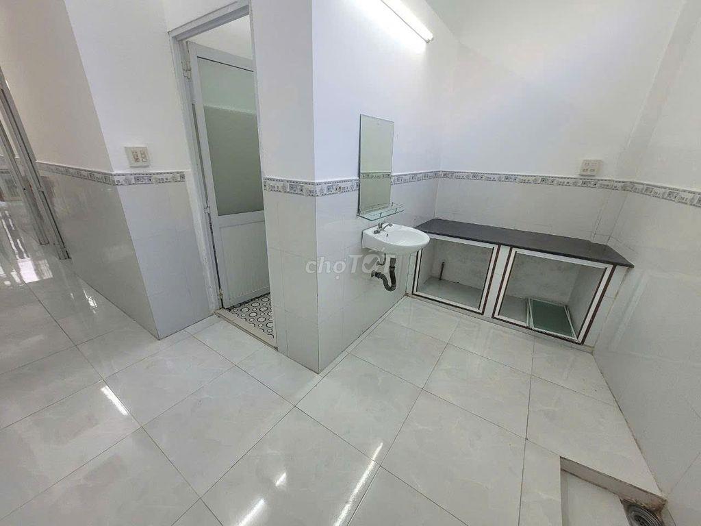 Cho thuê nhà 2 phòng ngủ gần đại học y dược mới sạch sẽ