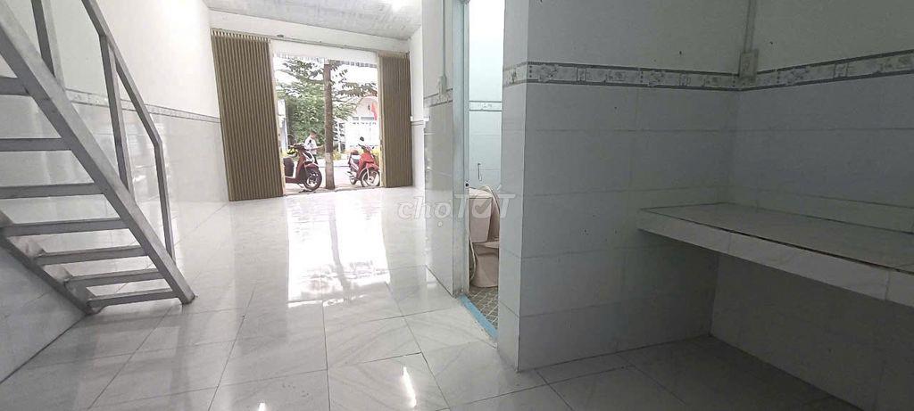 nhà 4 triệu 2 mặt tiền đường Huỳnh Phan Hộ thuận lợi cho việc KD